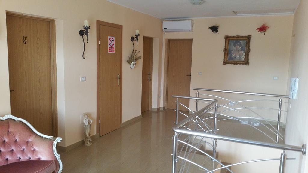 Family Pension Arad Extérieur photo