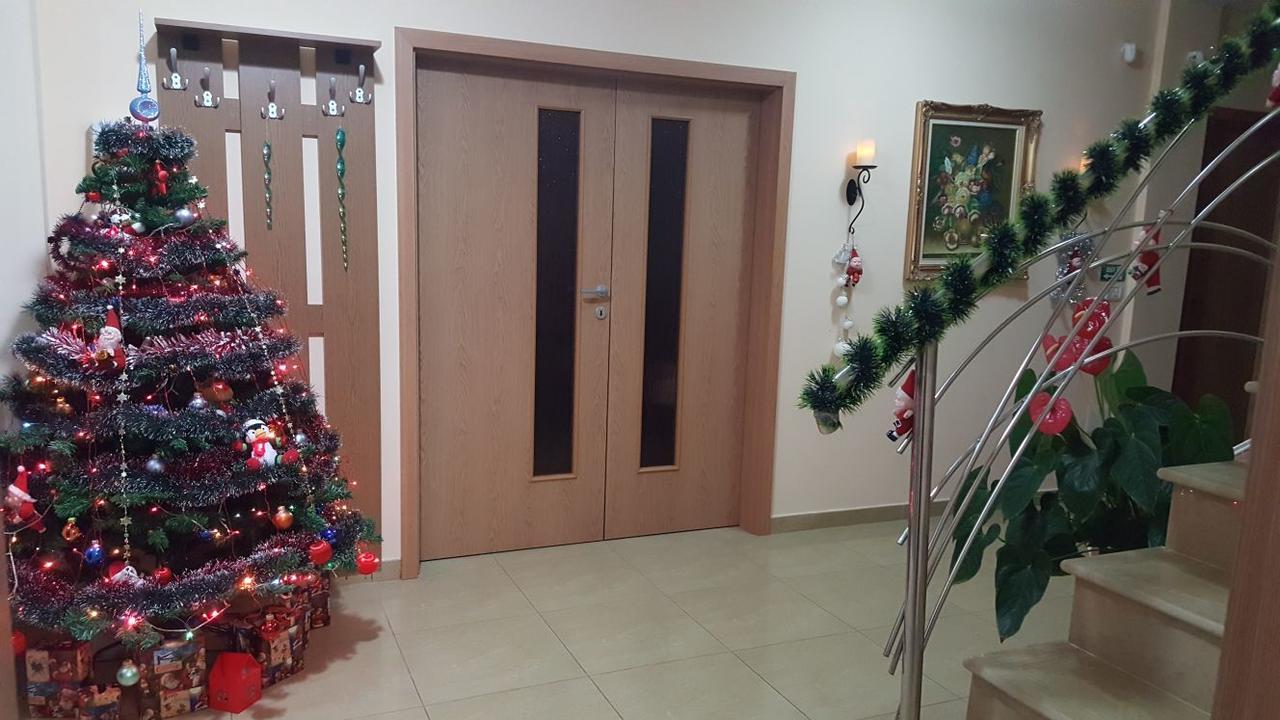 Family Pension Arad Extérieur photo